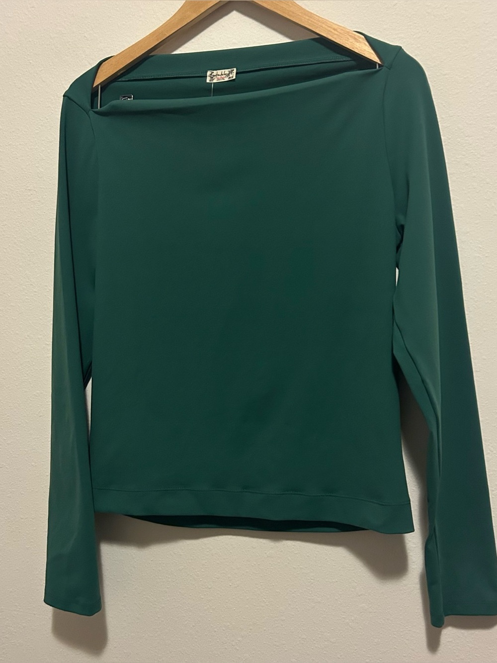 NWTs! Free Intimately Women’s Large Dark Green Long Sleeves Top
